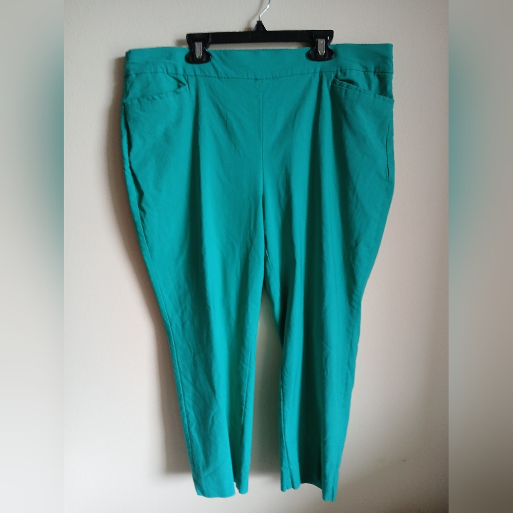Chico's Green Pull On Capri Size 16